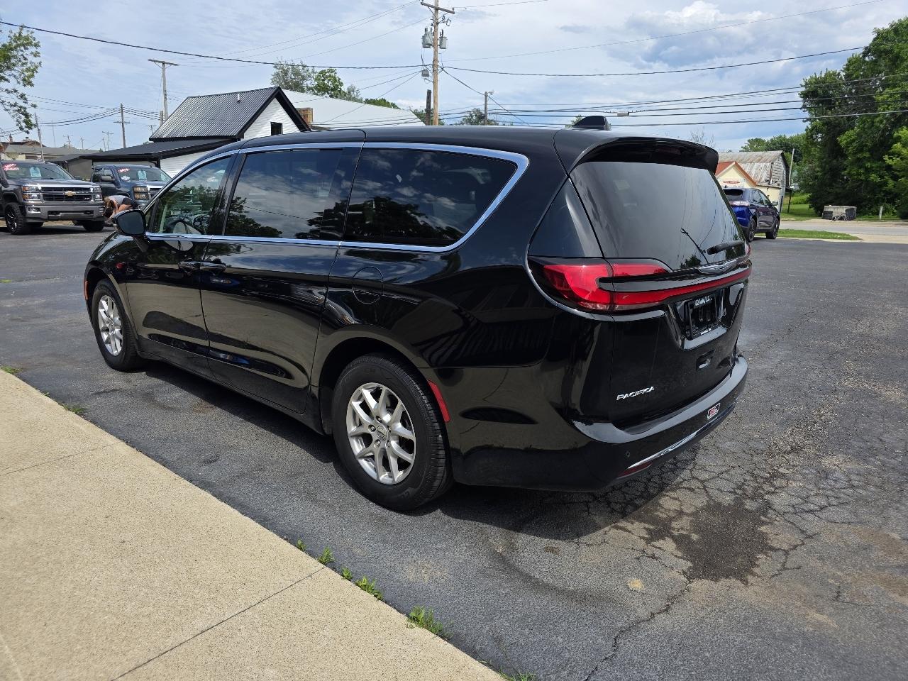 Chrysler Pacifica Touring L FWD 2024