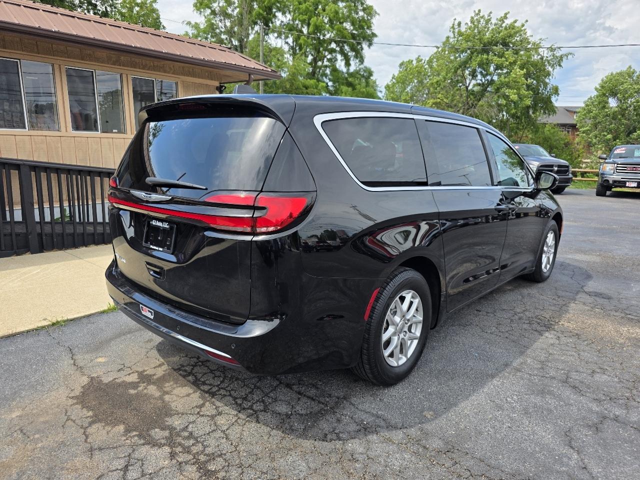 Chrysler Pacifica Touring L FWD 2024