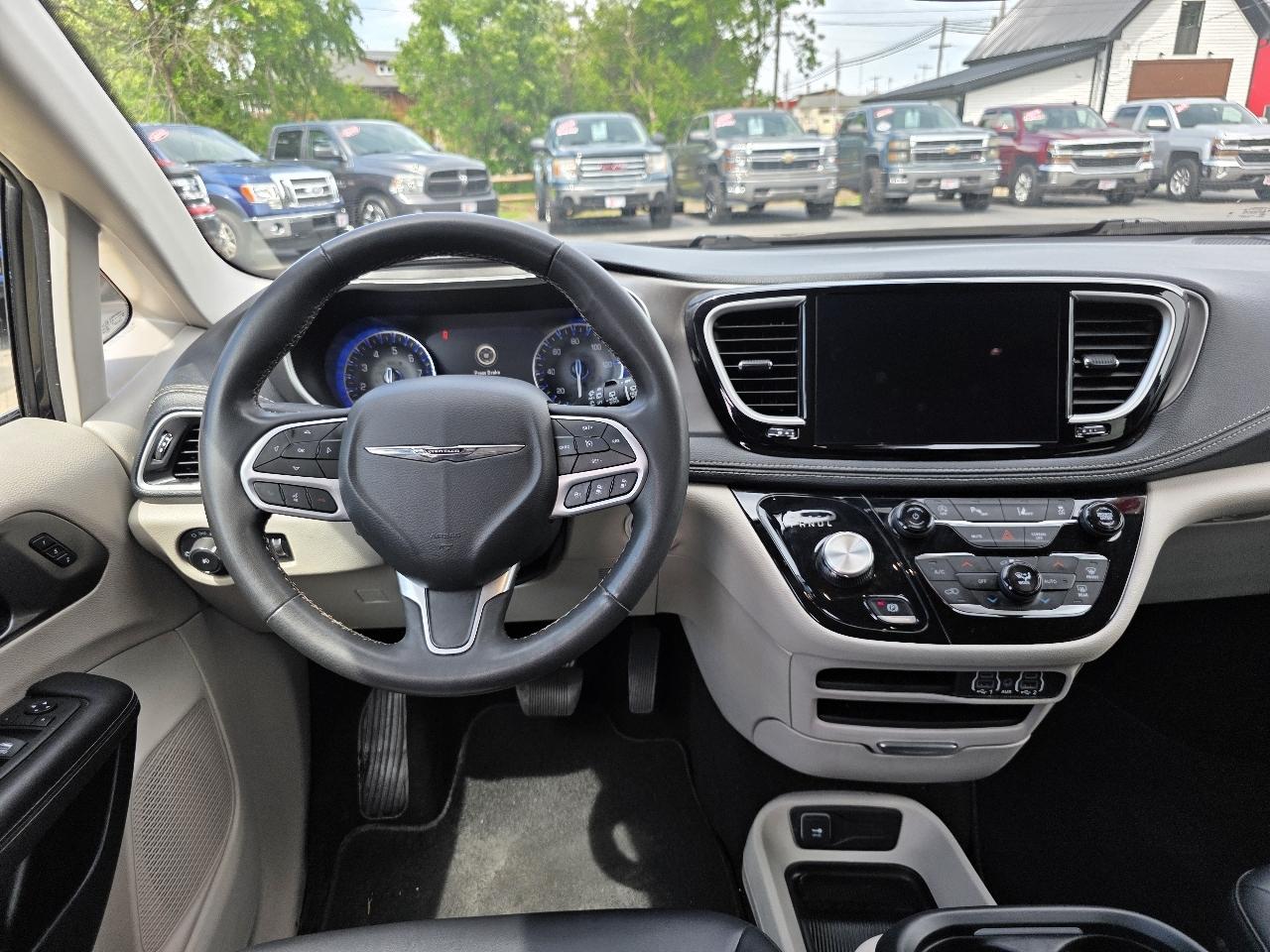 Chrysler Pacifica Touring L FWD 2024