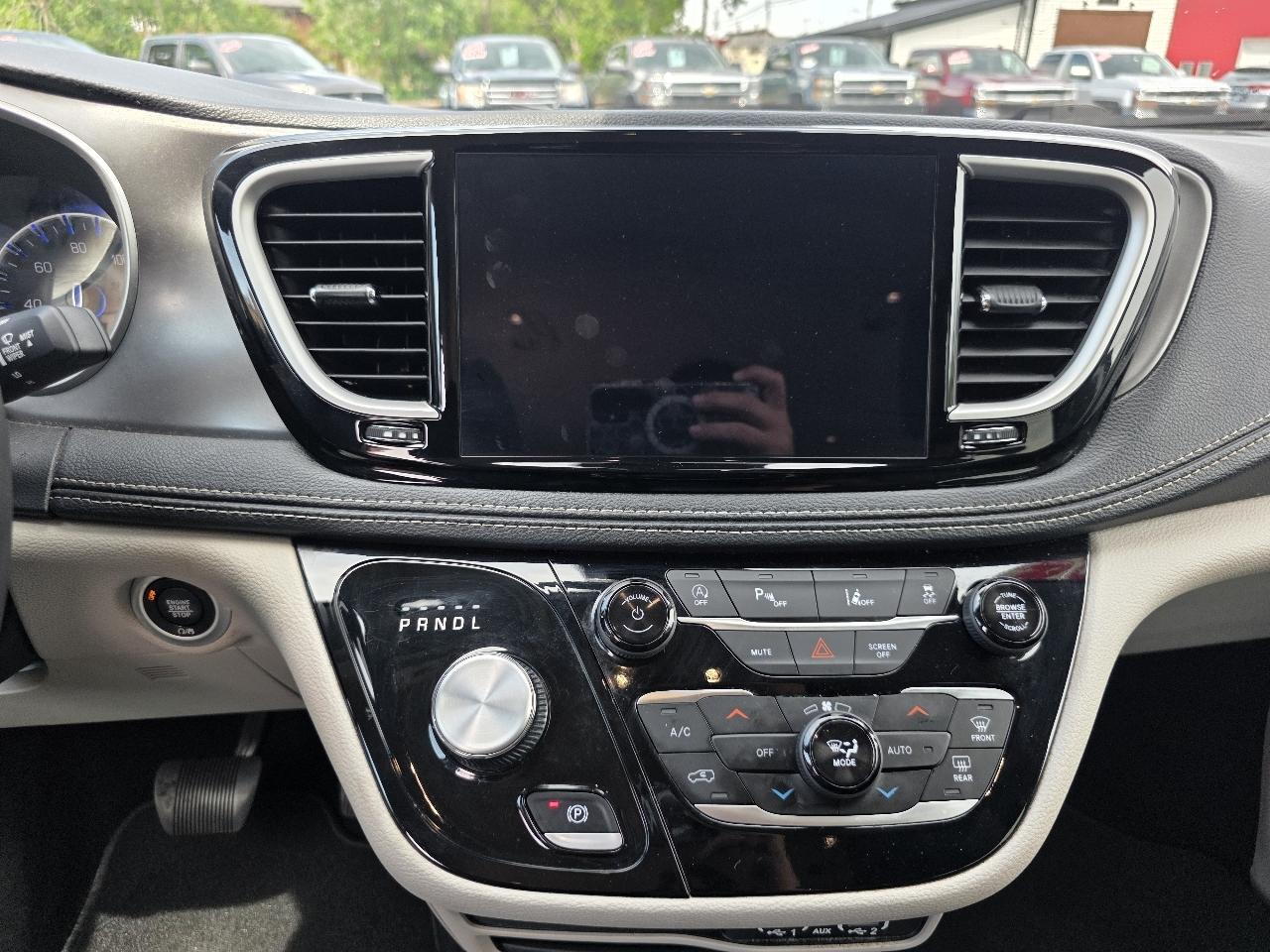 Chrysler Pacifica Touring L FWD 2024