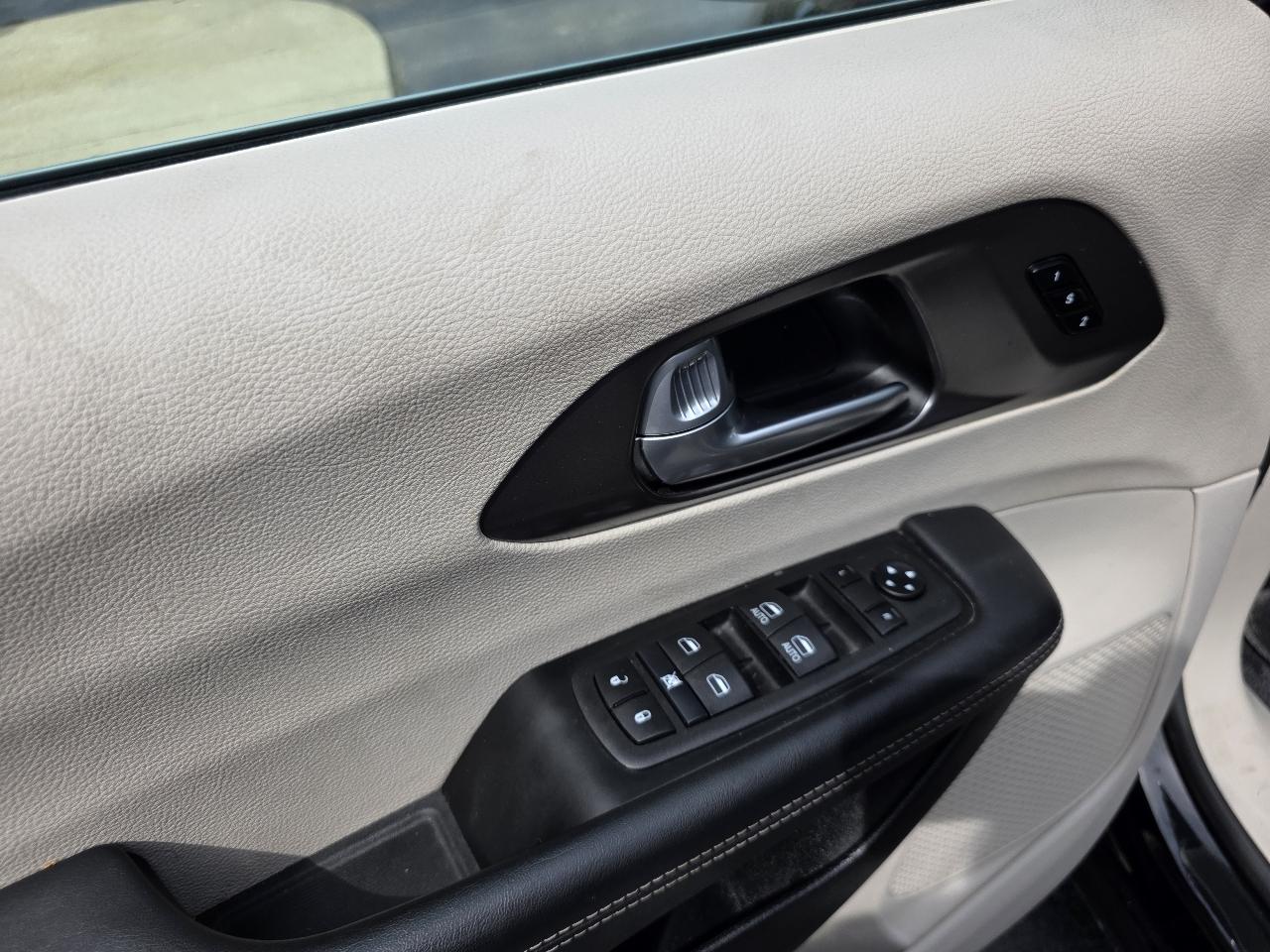 Chrysler Pacifica Touring L FWD 2024