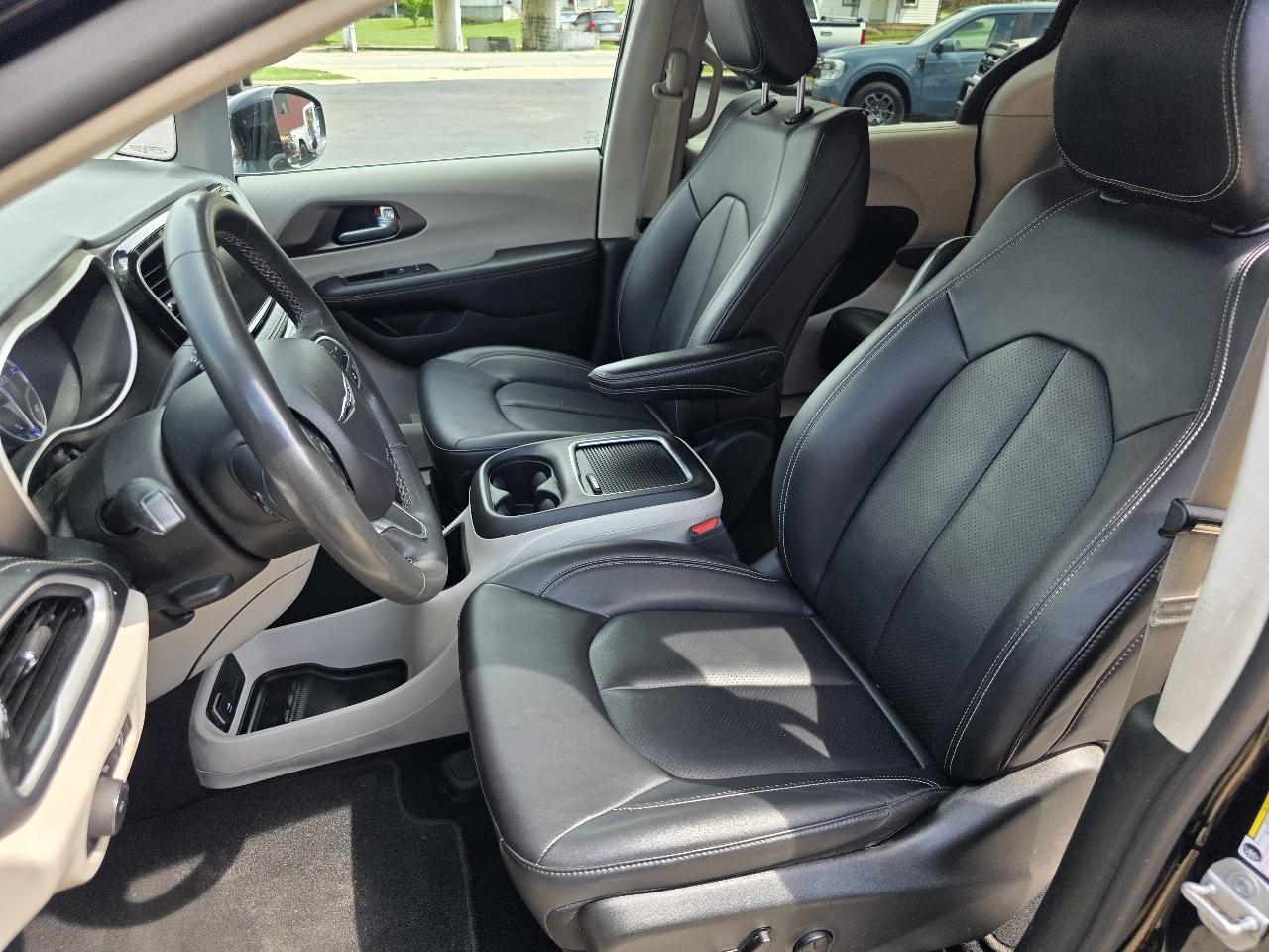 Chrysler Pacifica Touring L FWD 2024