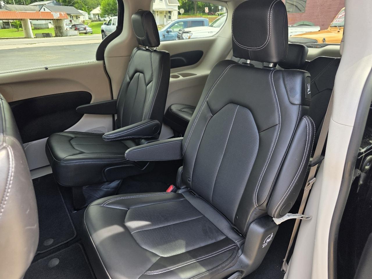 Chrysler Pacifica Touring L FWD 2024