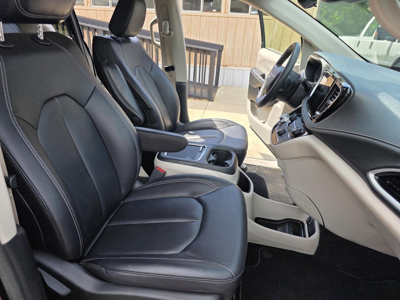 Chrysler Pacifica Touring L FWD 2024