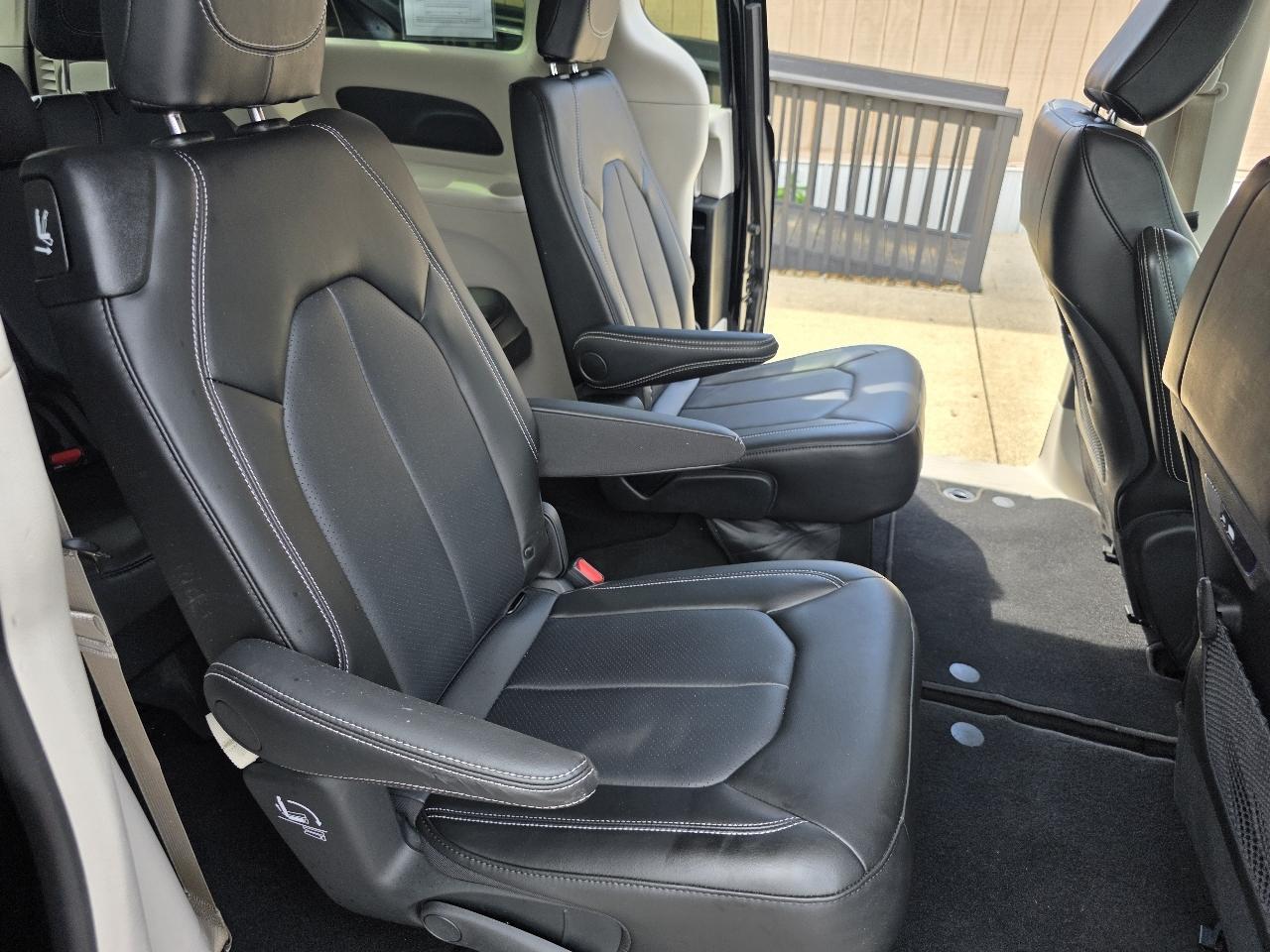 Chrysler Pacifica Touring L FWD 2024