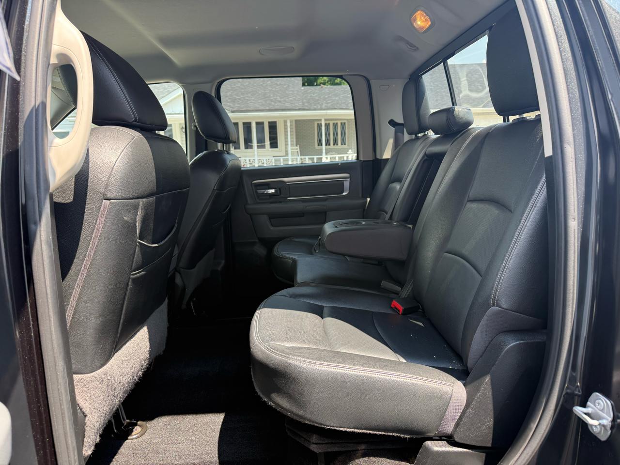 RAM 1500 4WD Crew Cab 140.5" Big Horn 2016