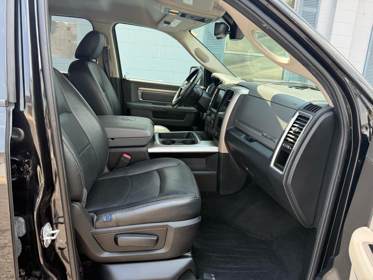 RAM 1500 4WD Crew Cab 140.5" Big Horn 2016