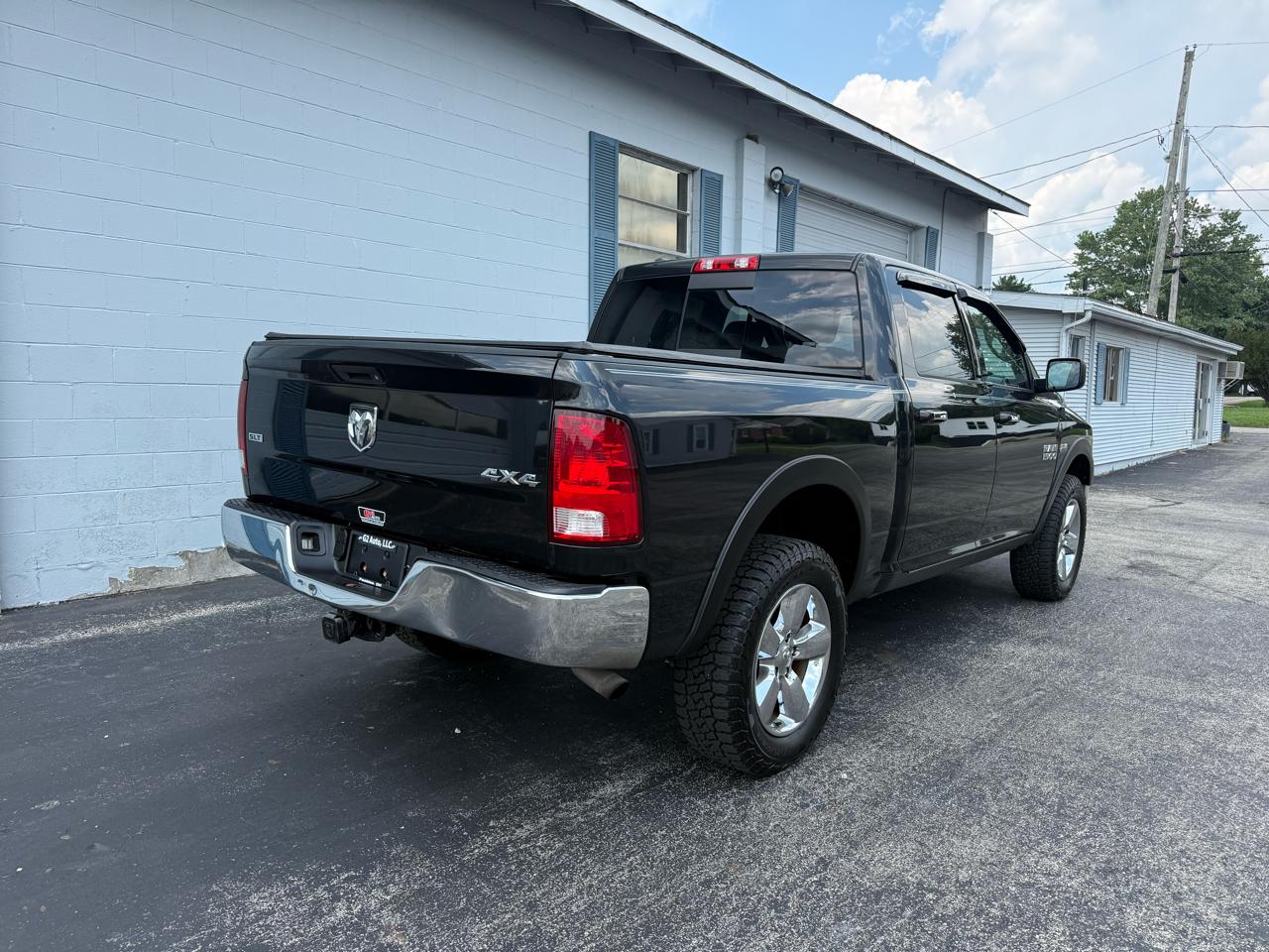 RAM 1500 4WD Crew Cab 140.5" SLT 2017