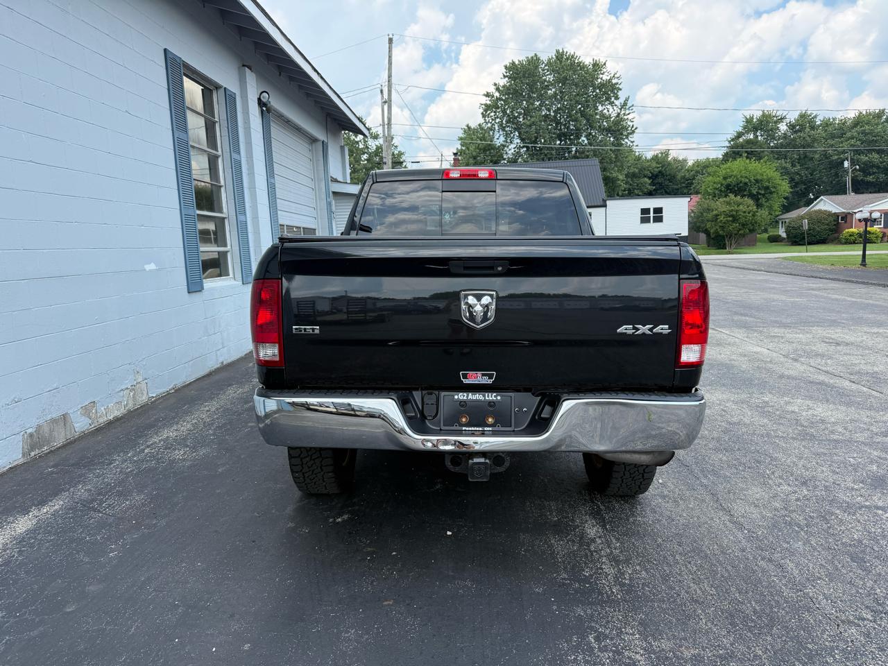 RAM 1500 4WD Crew Cab 140.5" SLT 2017