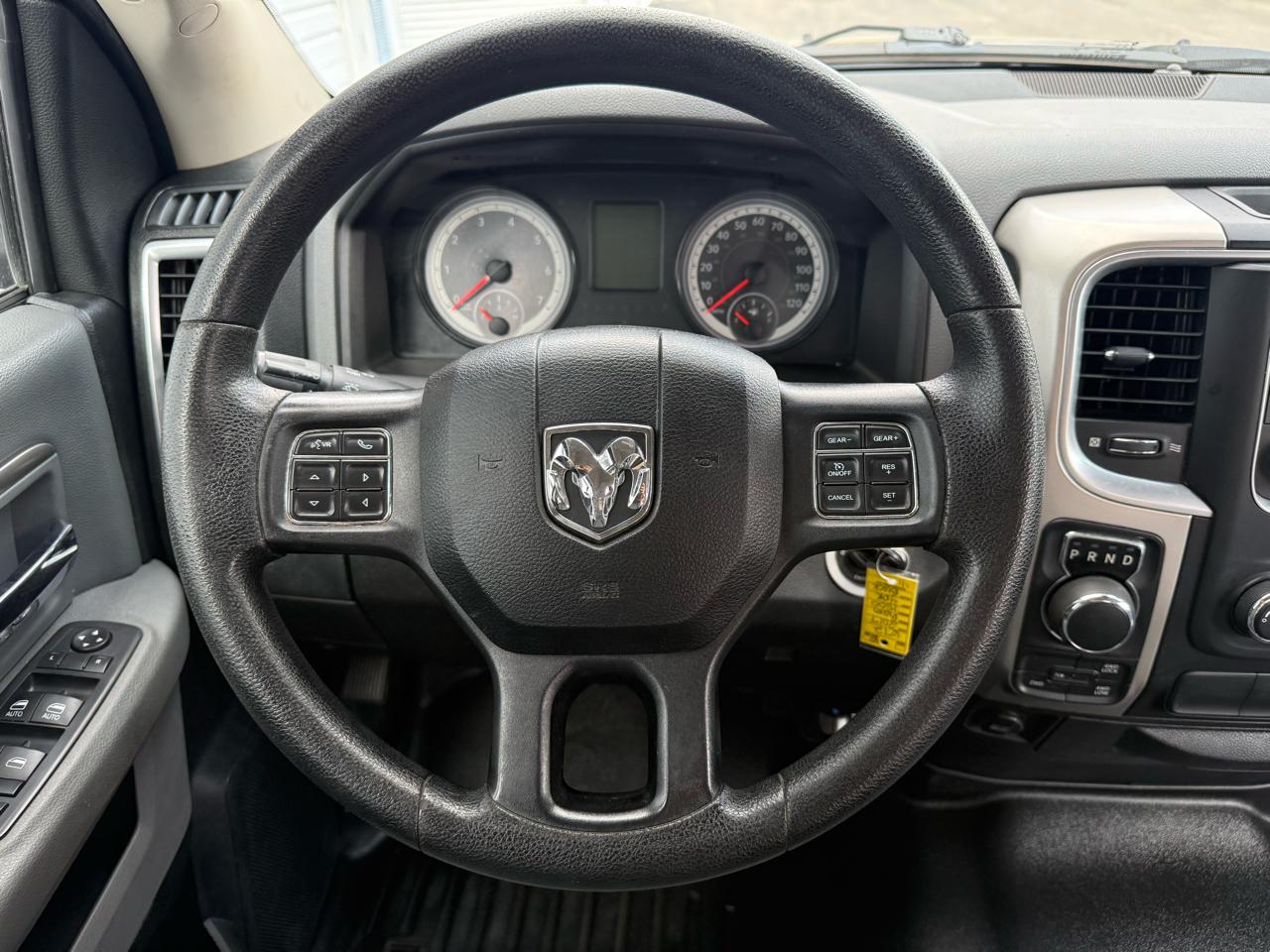 RAM 1500 4WD Crew Cab 140.5" SLT 2017