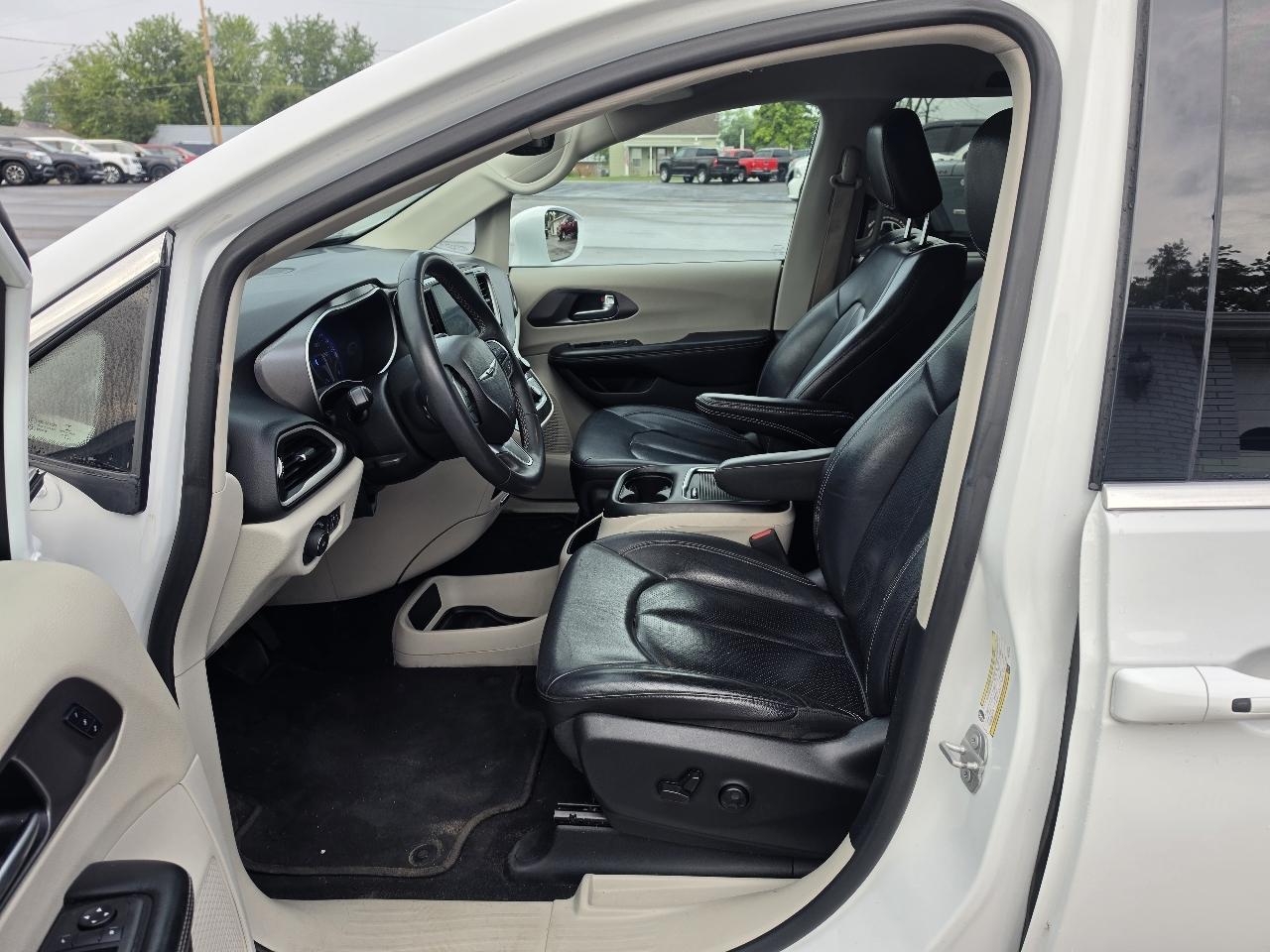 Chrysler Pacifica Touring L FWD 2022