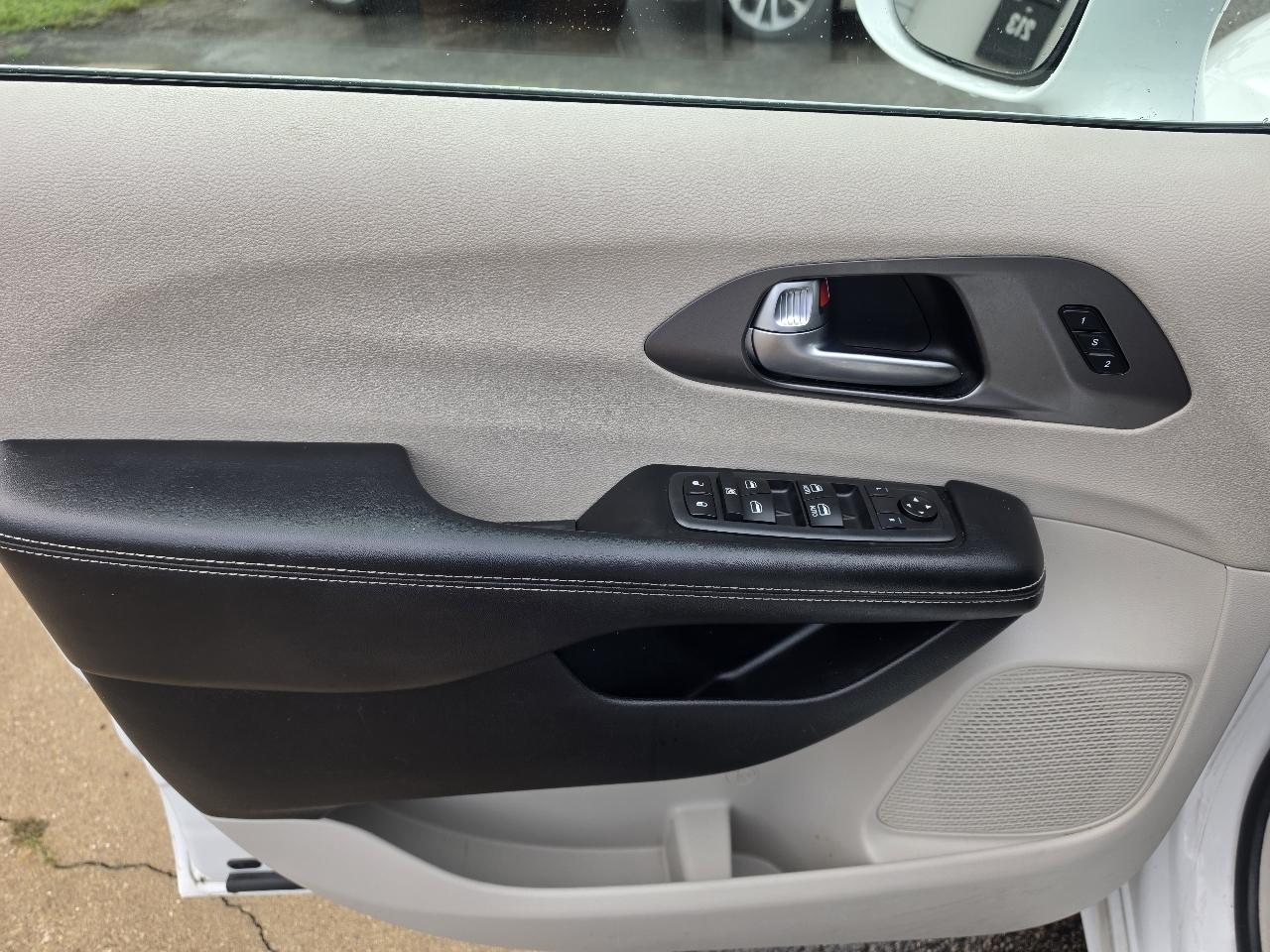 Chrysler Pacifica Touring L FWD 2022