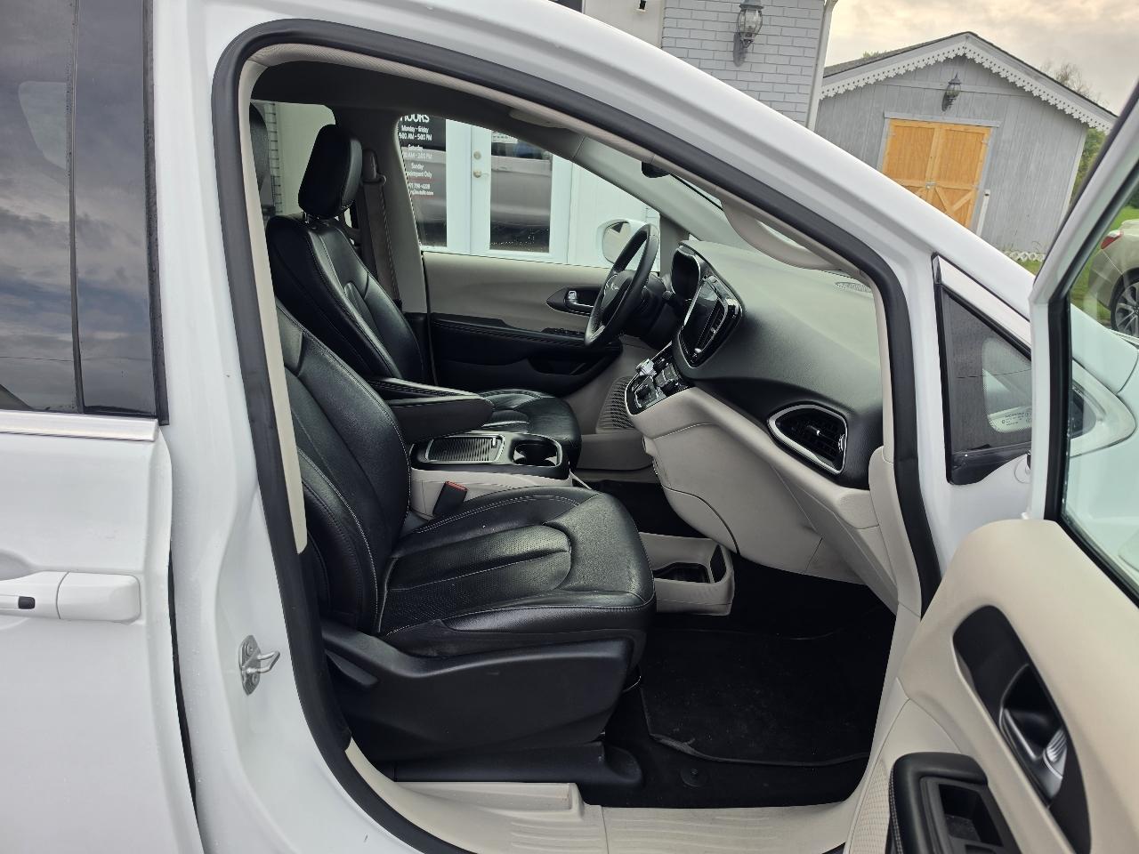 Chrysler Pacifica Touring L FWD 2022