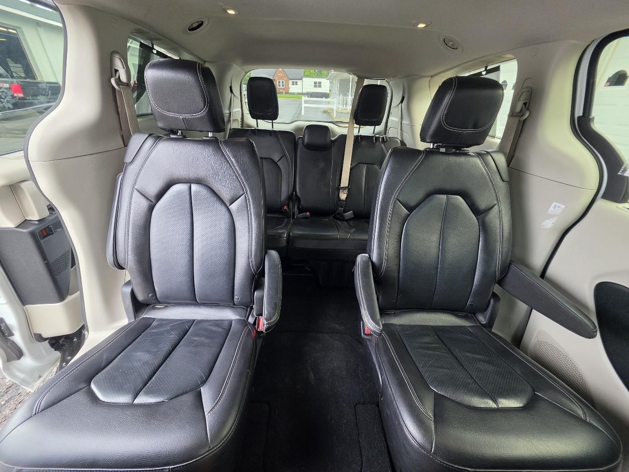 Chrysler Pacifica Touring L FWD 2022