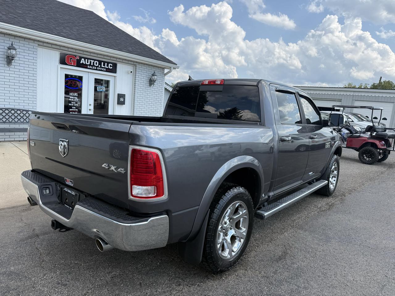 RAM 1500 4WD Crew Cab 140.5" Laramie 2016