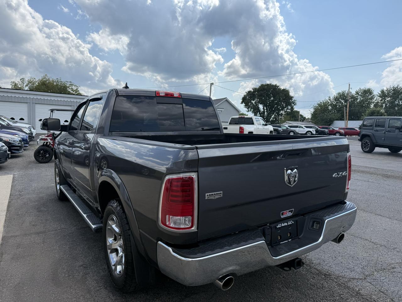 RAM 1500 4WD Crew Cab 140.5" Laramie 2016