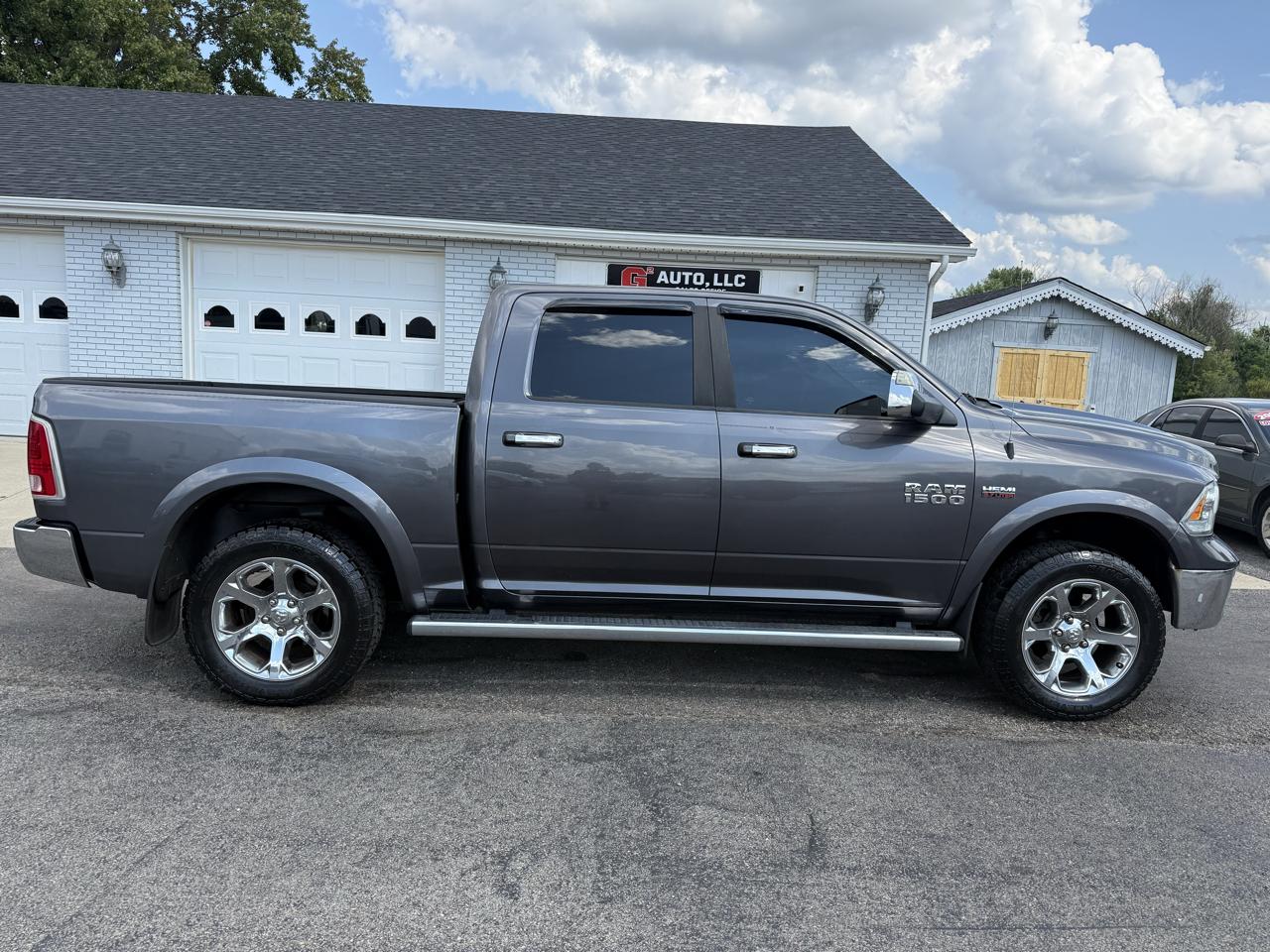 RAM 1500 4WD Crew Cab 140.5" Laramie 2016