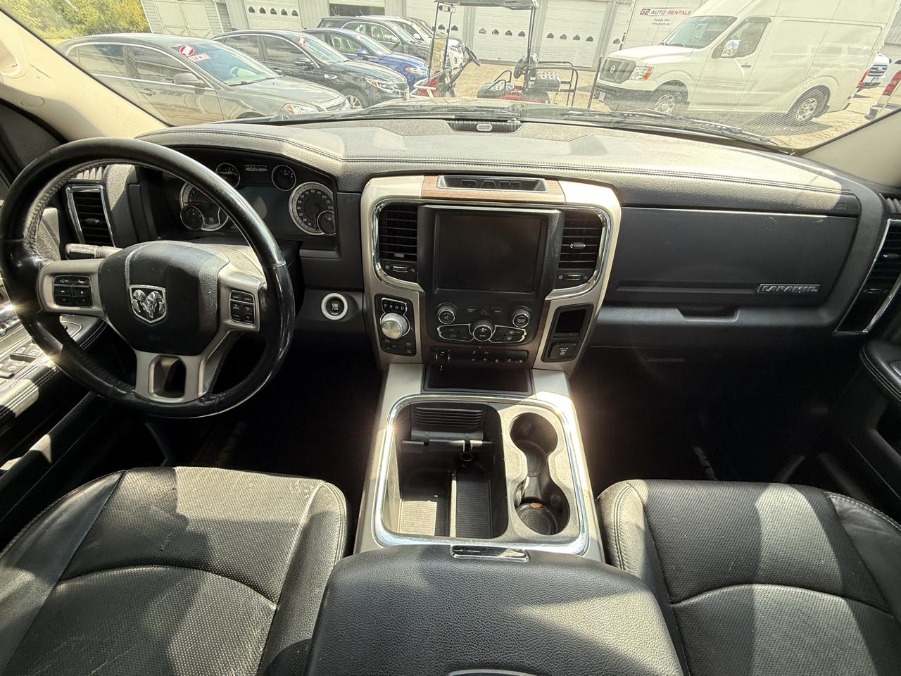 RAM 1500 4WD Crew Cab 140.5" Laramie 2016