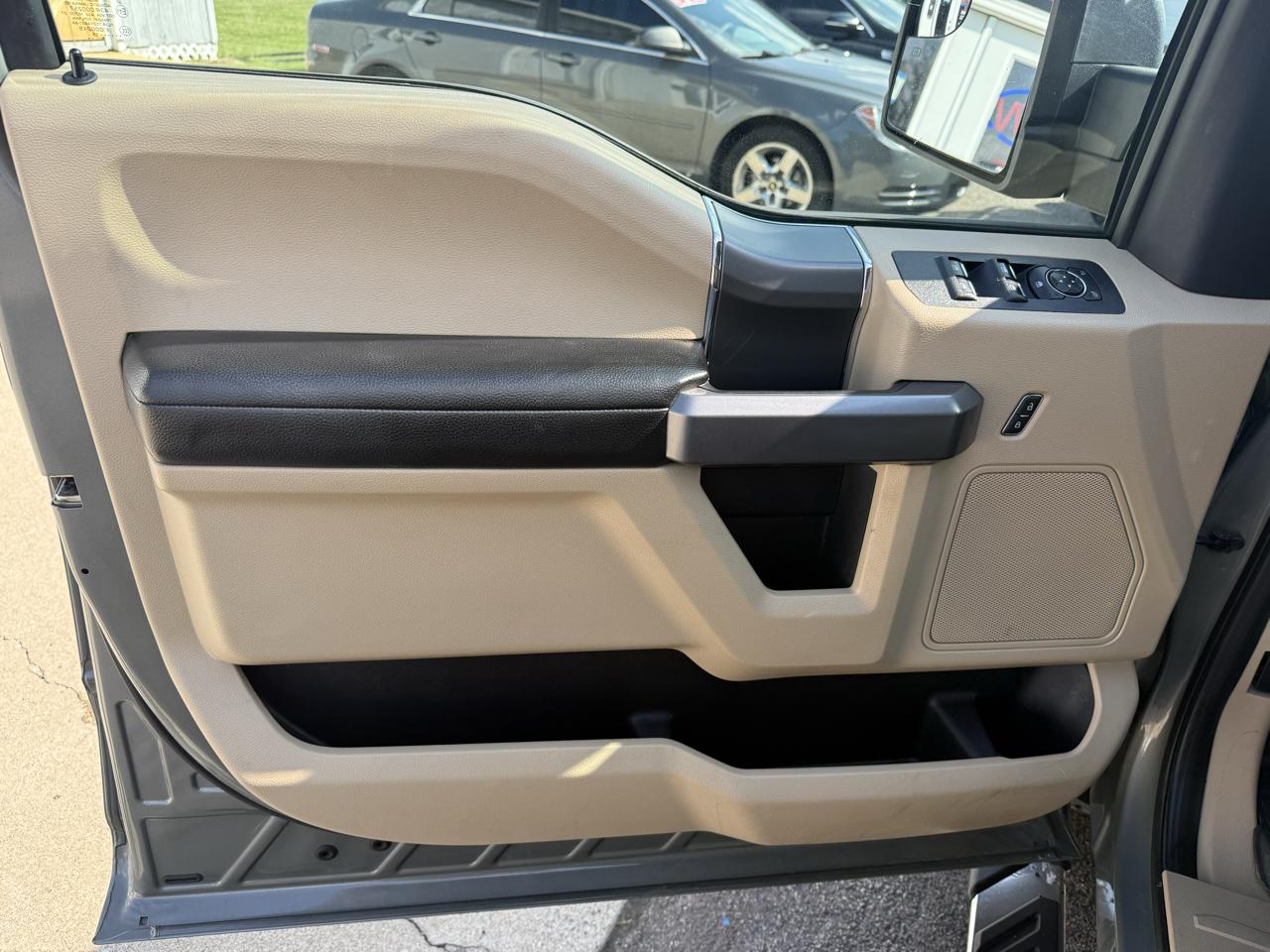 Ford F-150 XLT SuperCrew Short Bed 4WD 2019