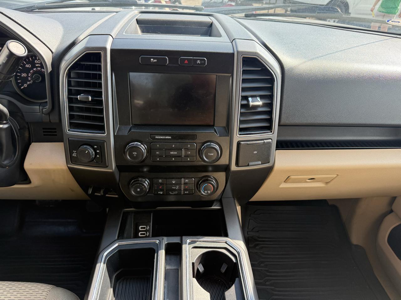 Ford F-150 XLT SuperCrew Short Bed 4WD 2019