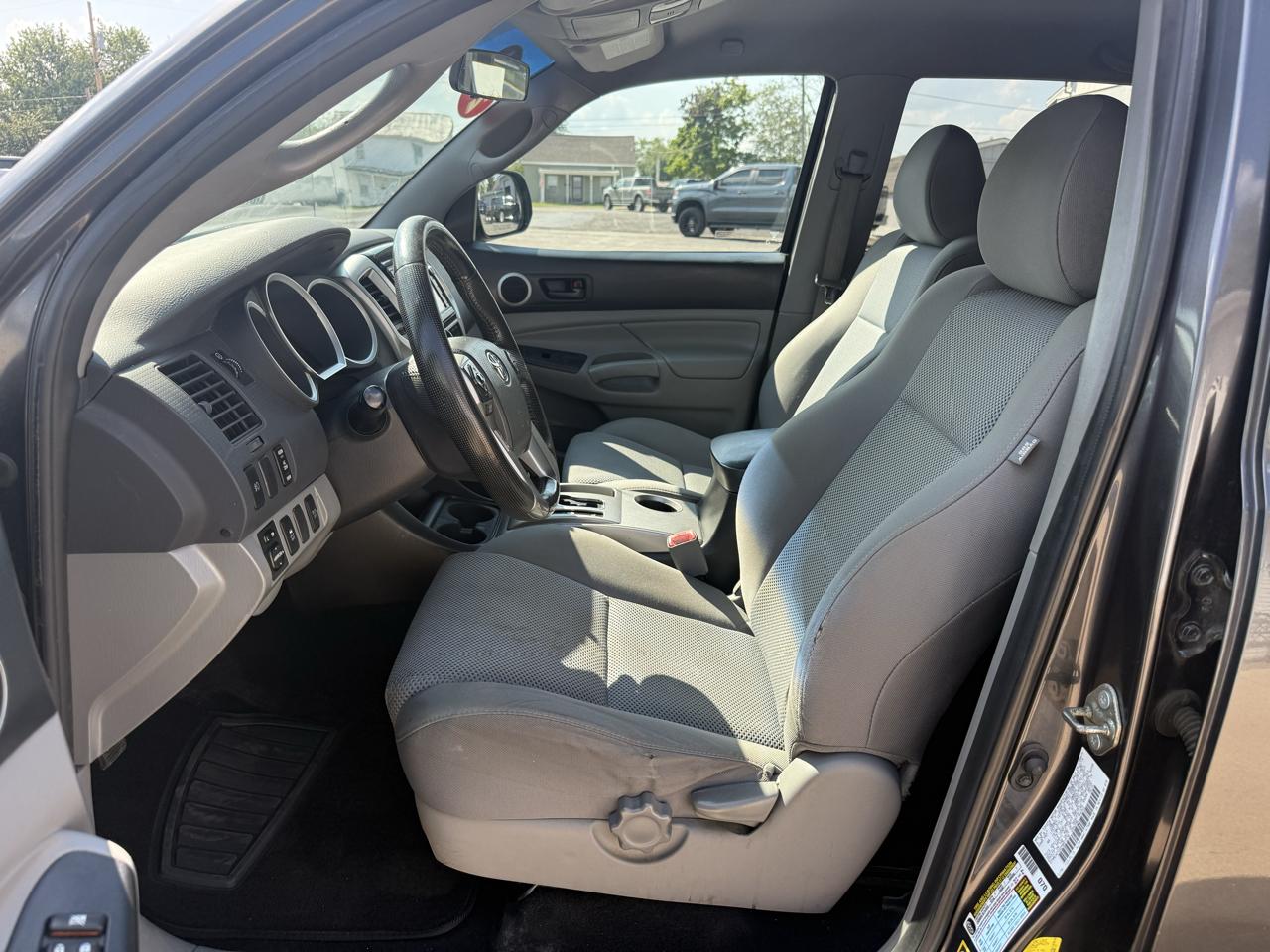 Toyota Tacoma 4WD Double Cab LB V6 AT (Natl) 2014