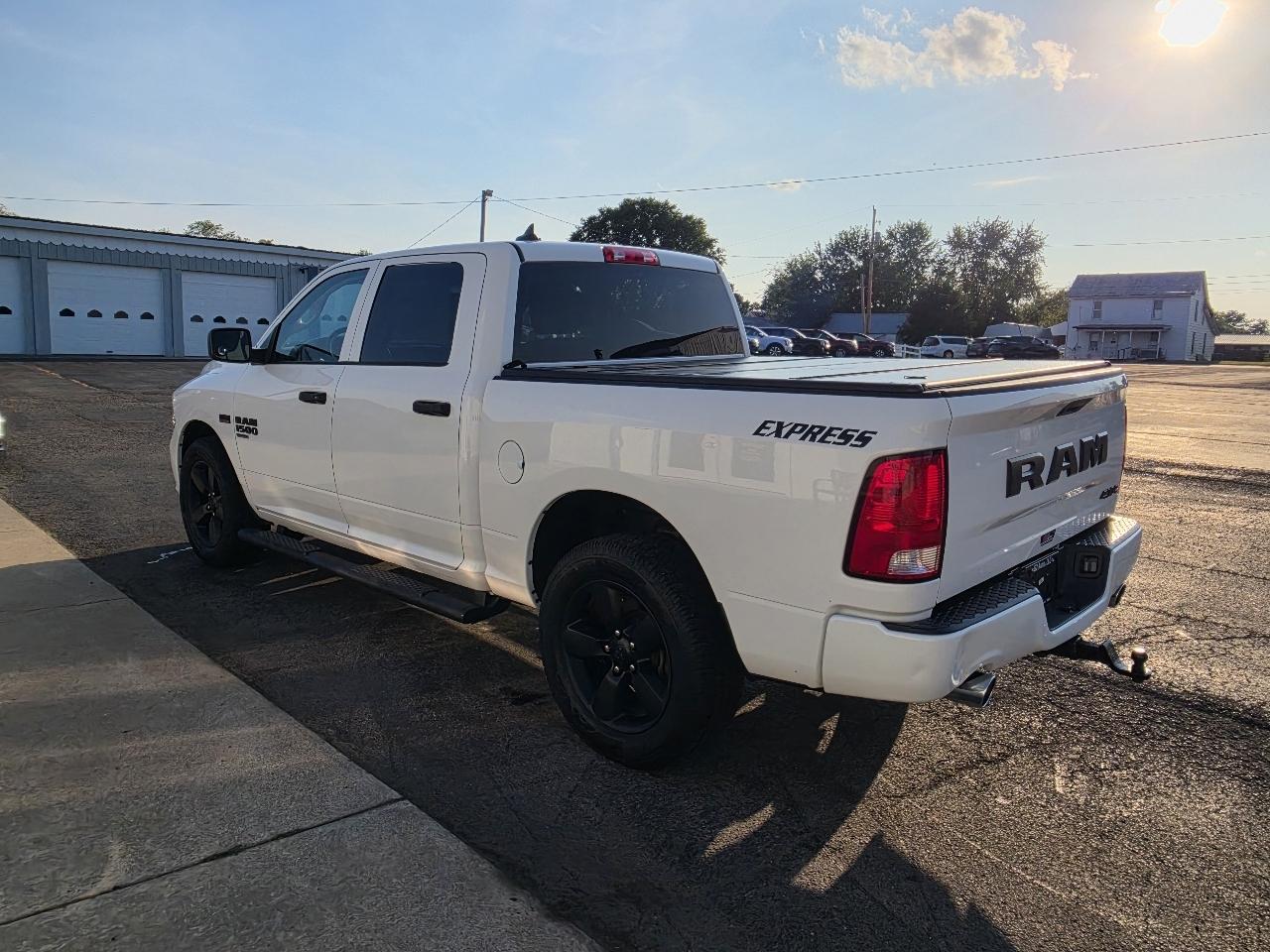 RAM 1500 Classic Express 4x4 Crew Cab 5'7" Box 2019