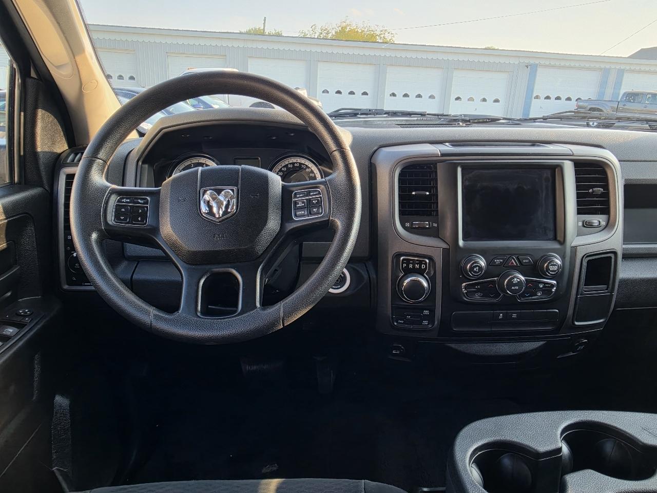 RAM 1500 Classic Express 4x4 Crew Cab 5'7" Box 2019