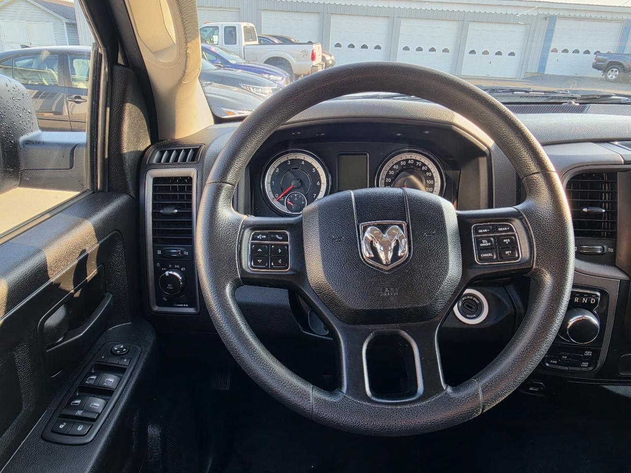 RAM 1500 Classic Express 4x4 Crew Cab 5'7" Box 2019