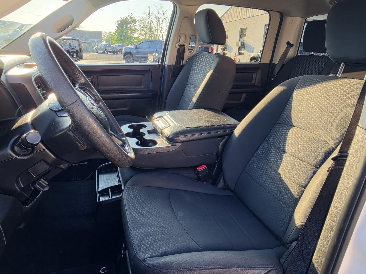 RAM 1500 Classic Express 4x4 Crew Cab 5'7" Box 2019
