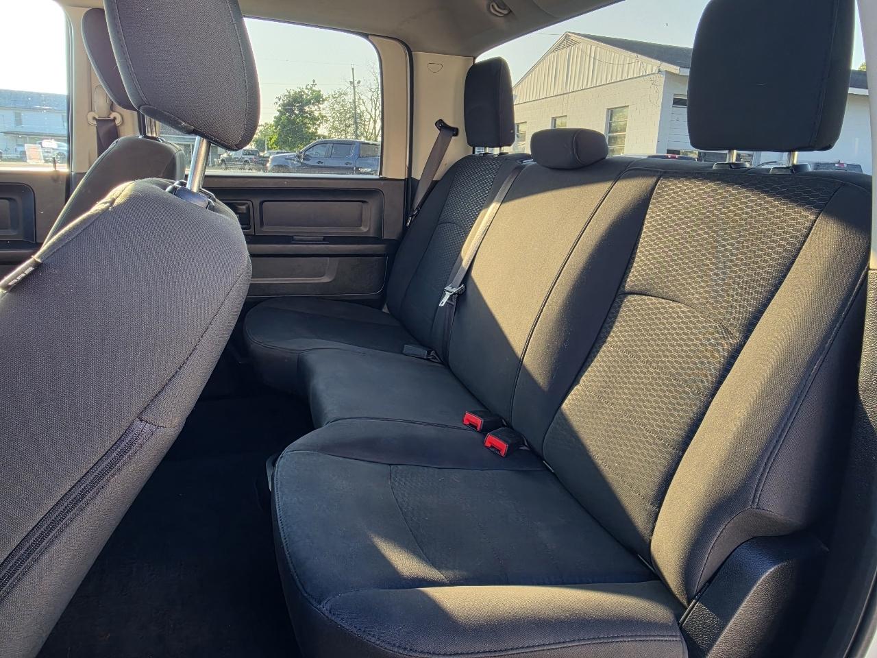 RAM 1500 Classic Express 4x4 Crew Cab 5'7" Box 2019