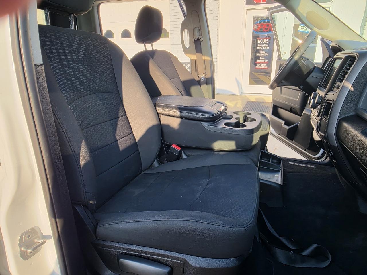 RAM 1500 Classic Express 4x4 Crew Cab 5'7" Box 2019