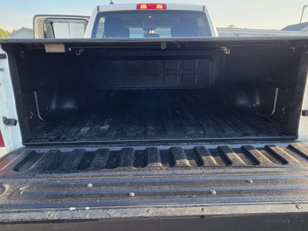 RAM 1500 Classic Express 4x4 Crew Cab 5'7" Box 2019