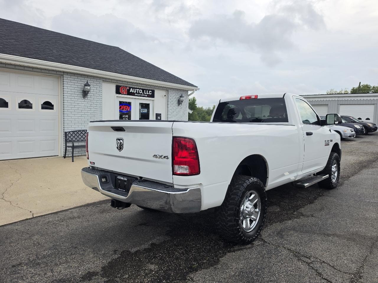 RAM 3500 4WD Reg Cab 140.5" Tradesman 2016
