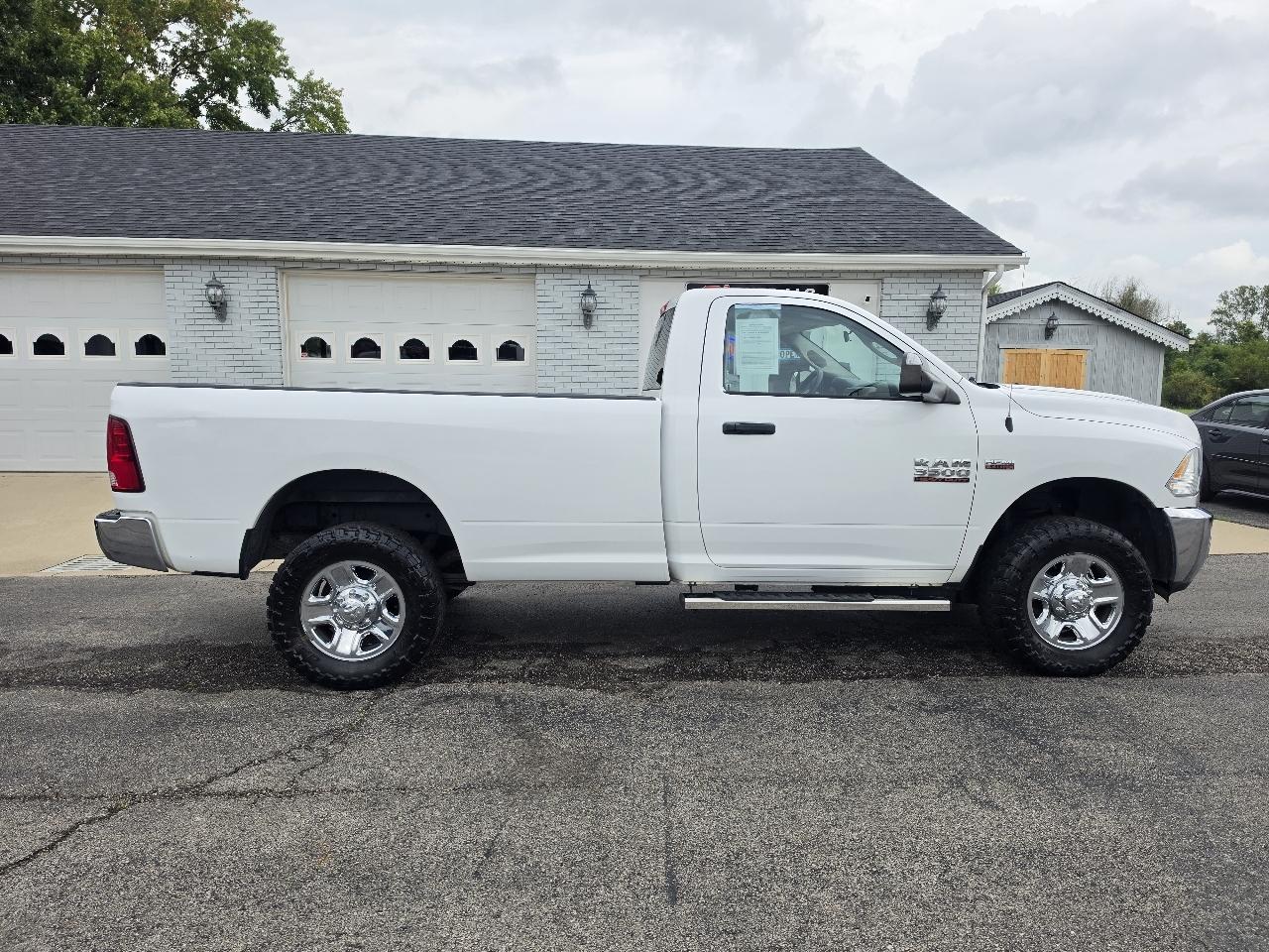 RAM 3500 4WD Reg Cab 140.5" Tradesman 2016