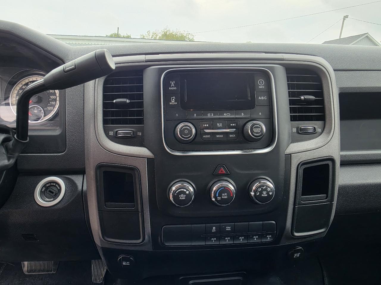 RAM 3500 4WD Reg Cab 140.5" Tradesman 2016