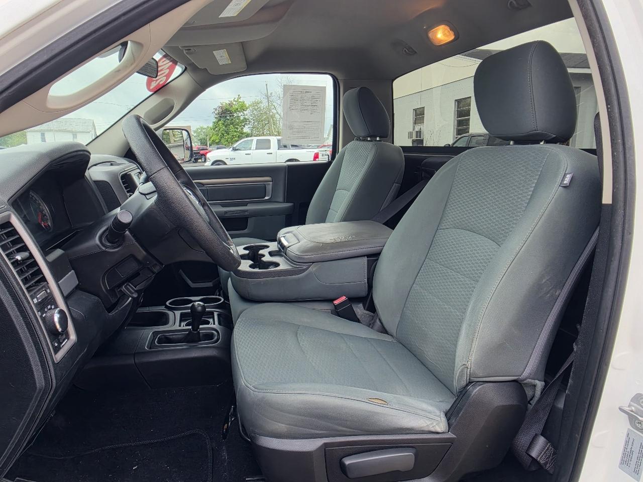 RAM 3500 4WD Reg Cab 140.5" Tradesman 2016