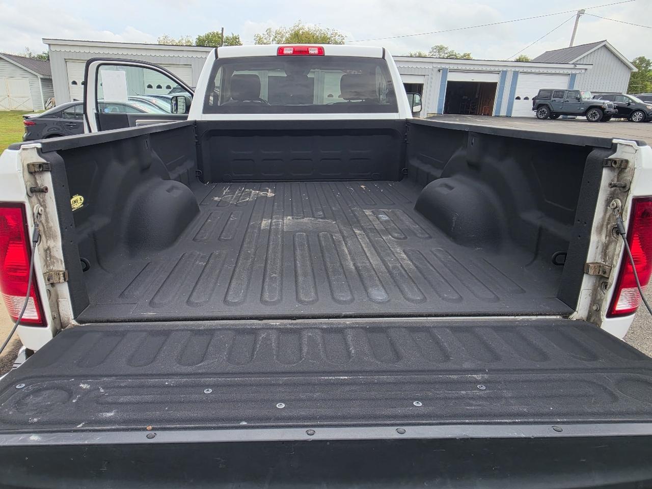 RAM 3500 4WD Reg Cab 140.5" Tradesman 2016