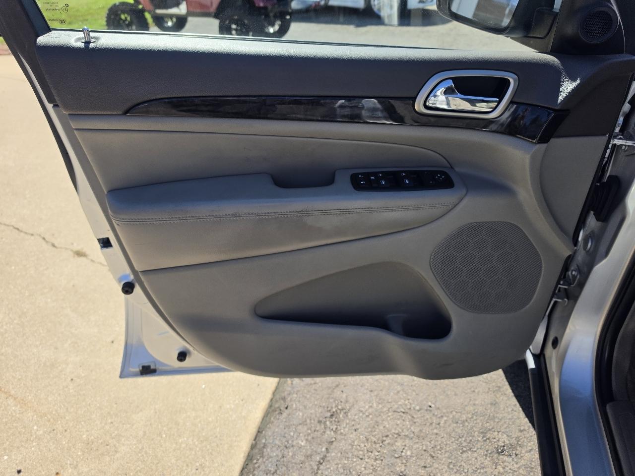 Jeep Grand Cherokee 4WD 4dr Laredo 2011
