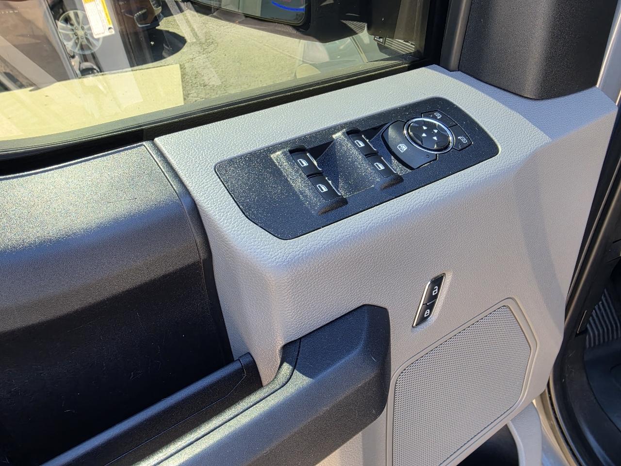 Ford F-150 4WD SuperCrew 145" STX 2019
