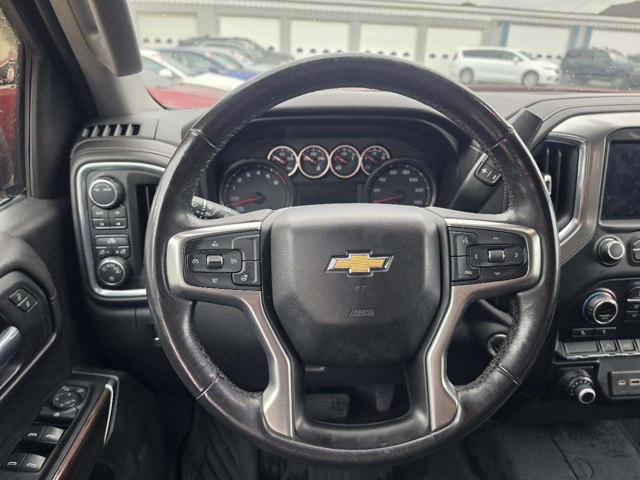 Chevrolet Silverado 1500 4WD Crew Cab 147" LT 2020