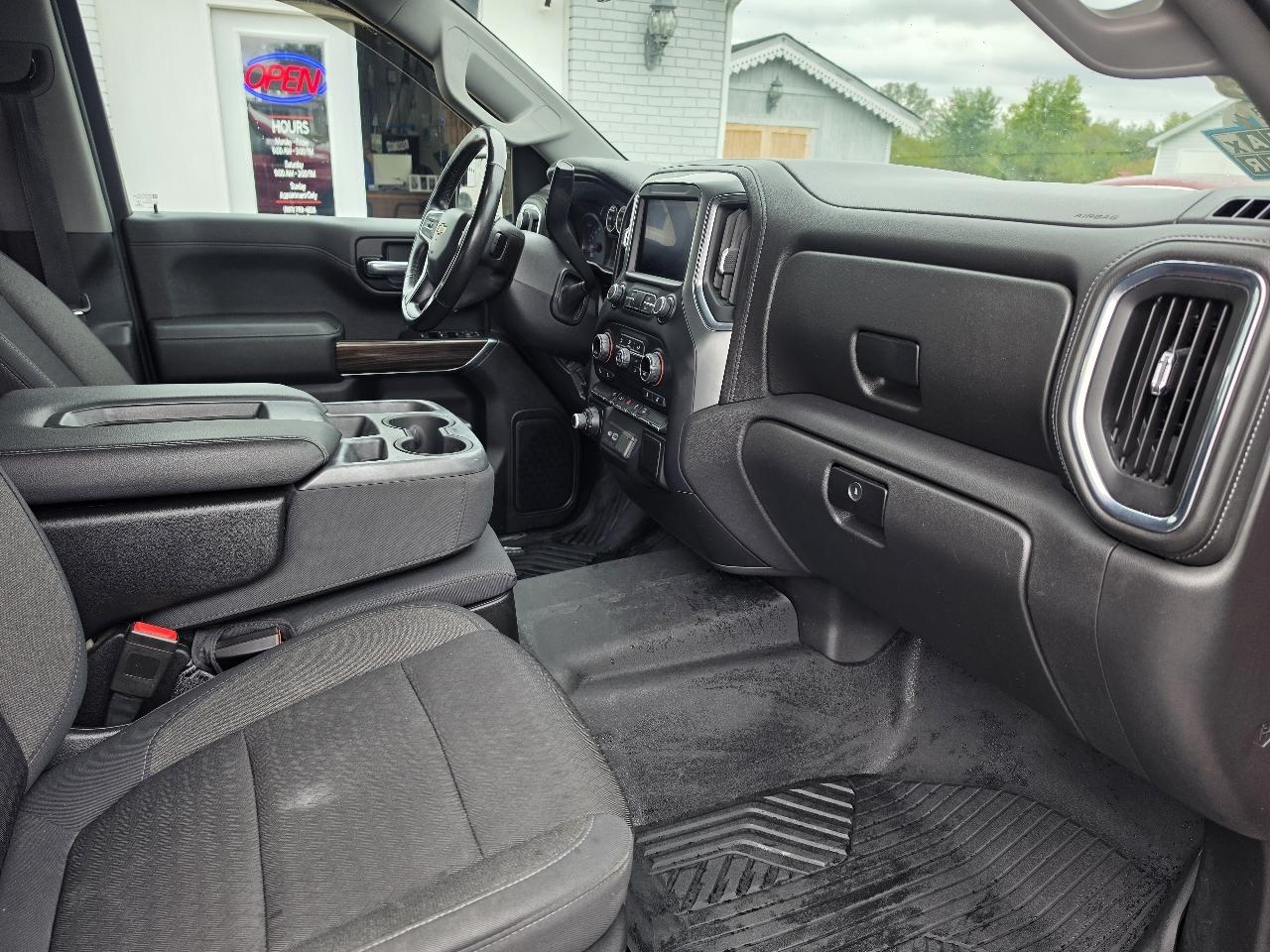 Chevrolet Silverado 1500 4WD Crew Cab 147" LT 2020