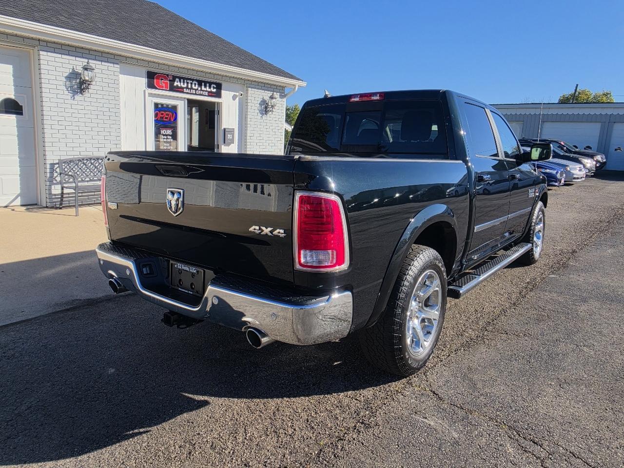 RAM 1500 4WD Crew Cab 140.5" Laramie 2016