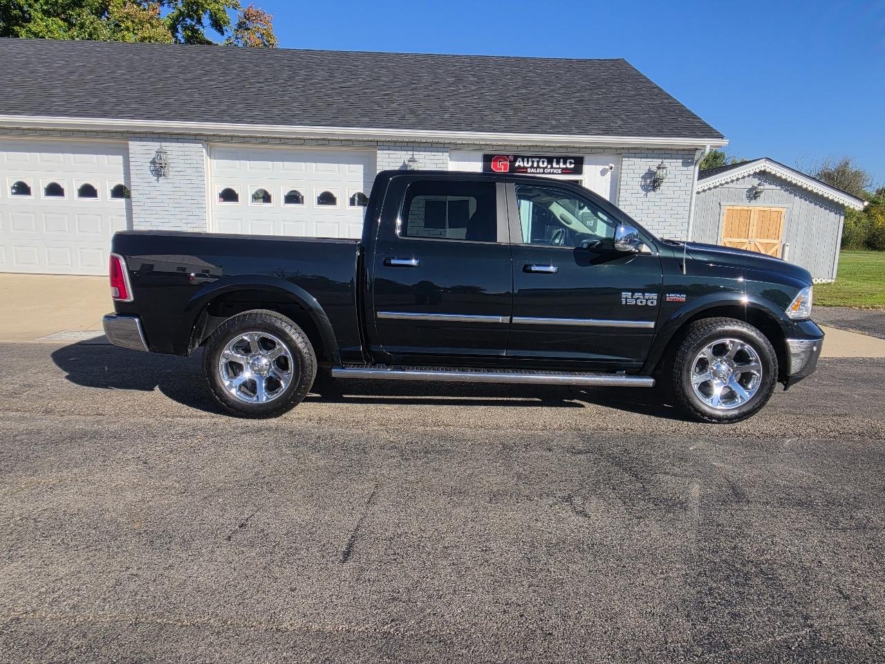 RAM 1500 4WD Crew Cab 140.5" Laramie 2016