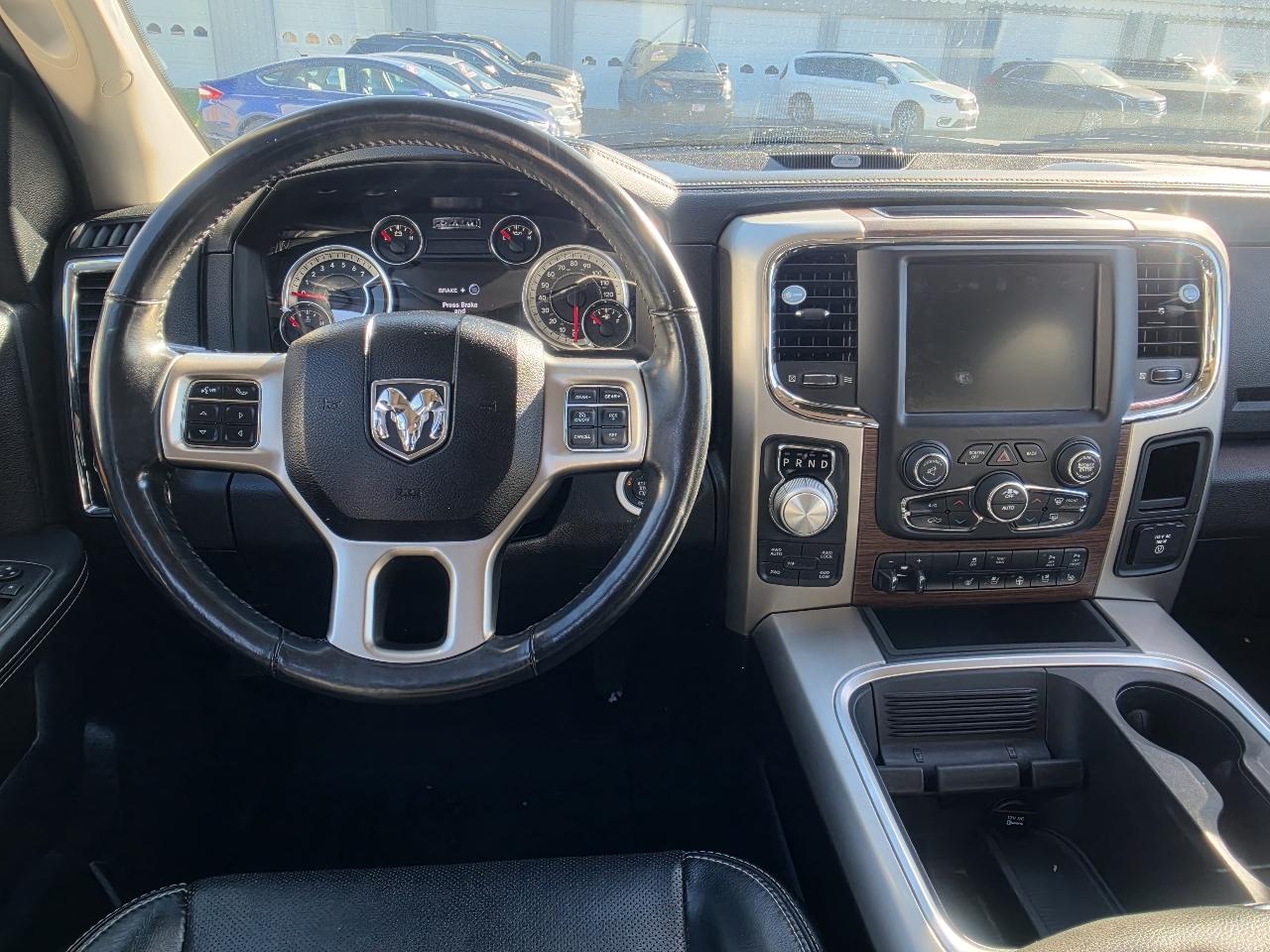 RAM 1500 4WD Crew Cab 140.5" Laramie 2016