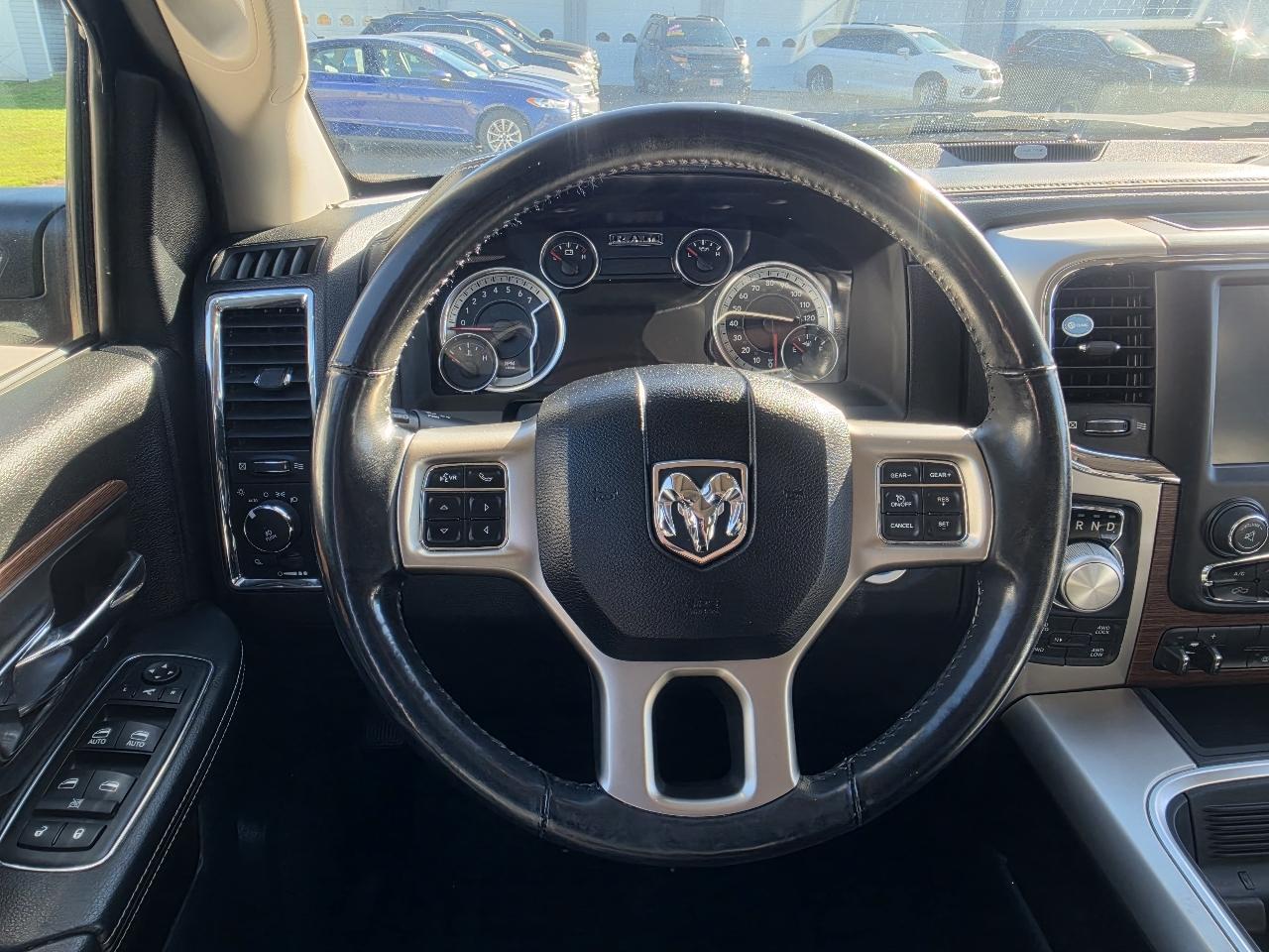 RAM 1500 4WD Crew Cab 140.5" Laramie 2016