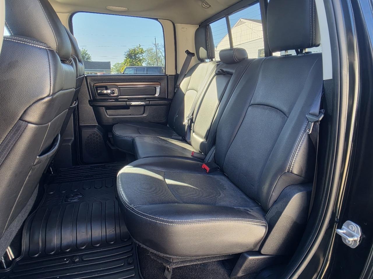RAM 1500 4WD Crew Cab 140.5" Laramie 2016