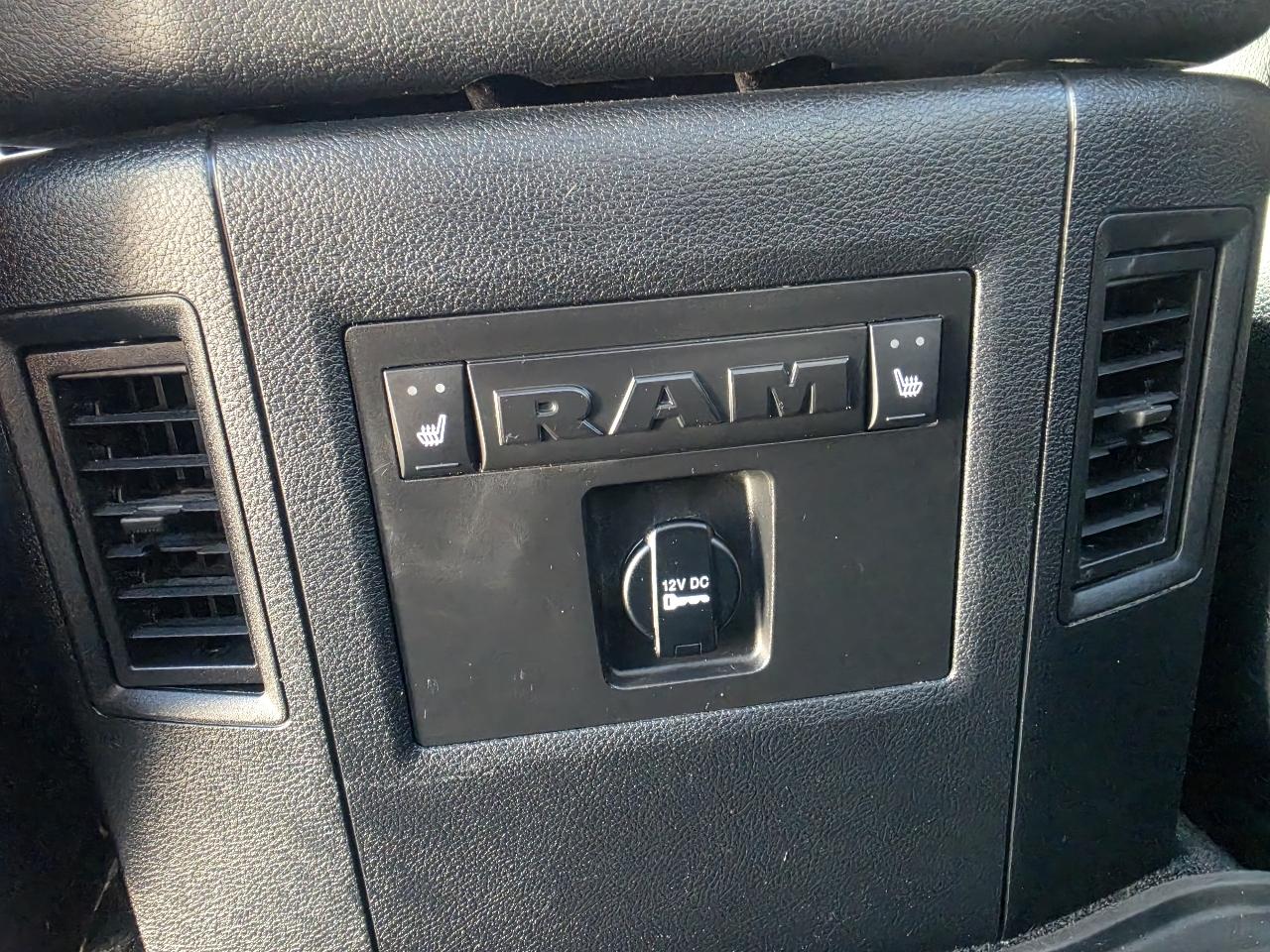RAM 1500 4WD Crew Cab 140.5" Laramie 2016