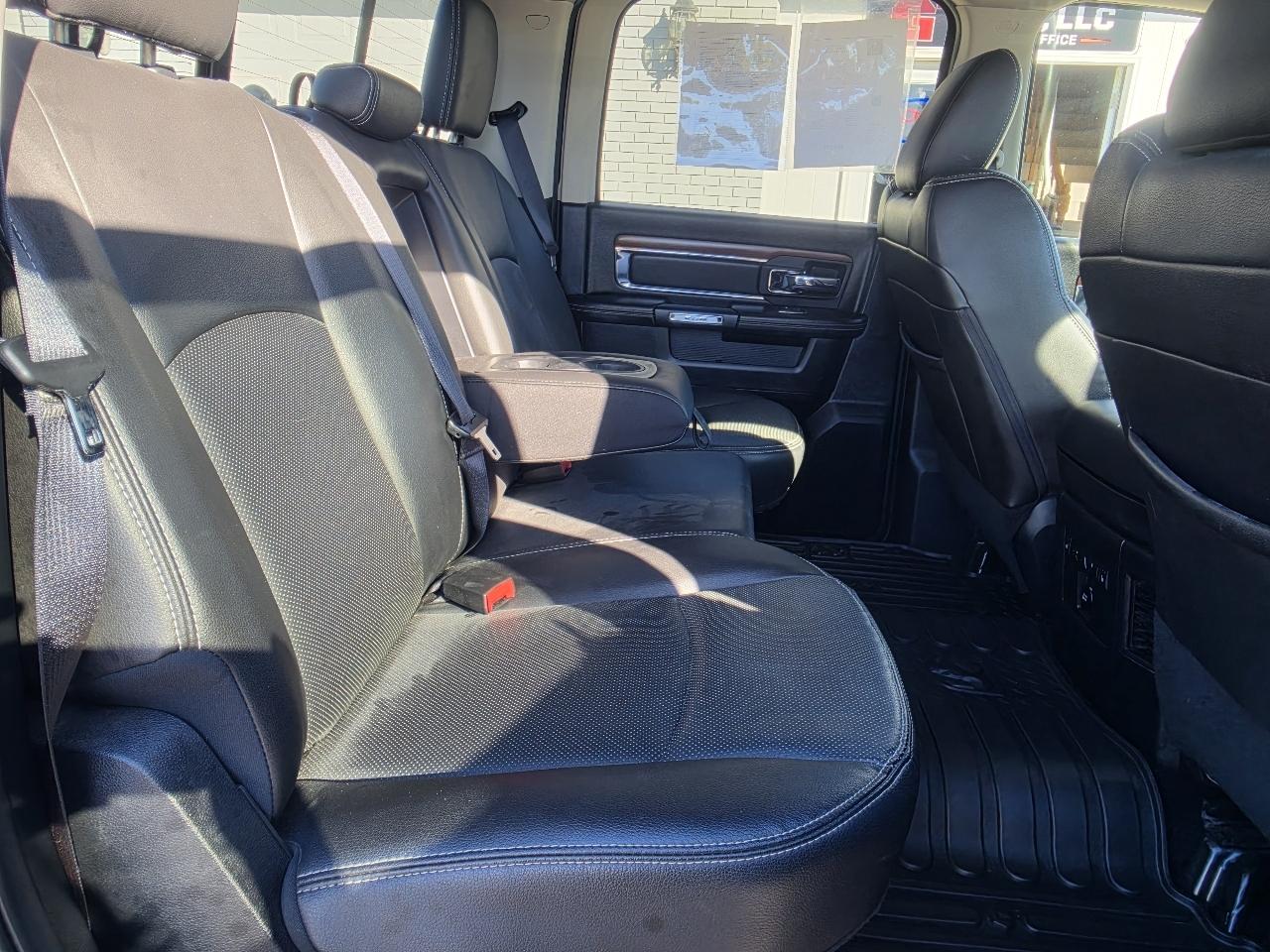 RAM 1500 4WD Crew Cab 140.5" Laramie 2016