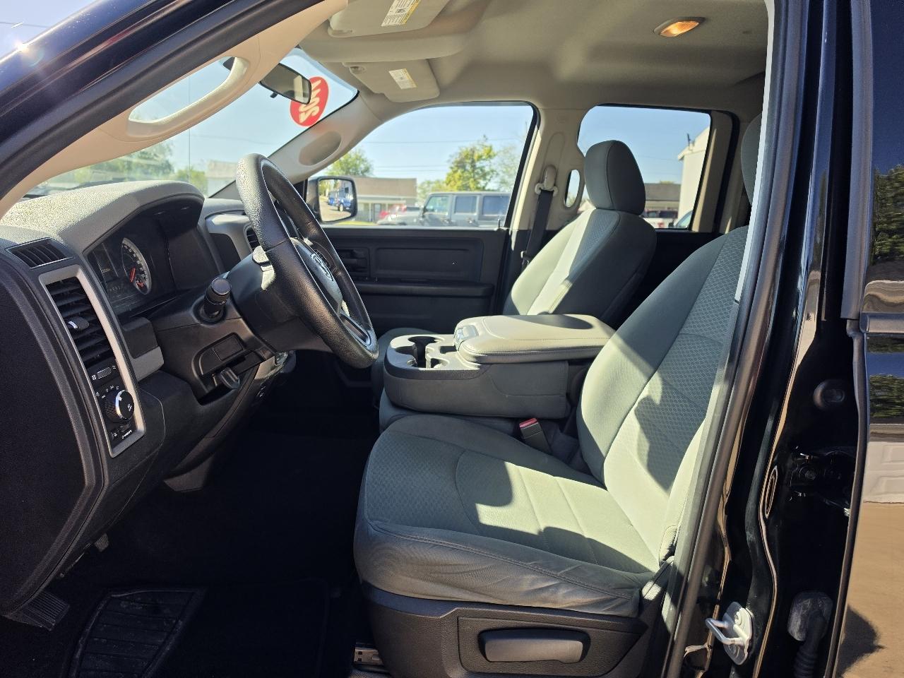 RAM 1500 4WD Quad Cab 140.5" Express 2014