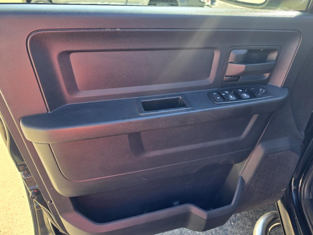 RAM 1500 4WD Quad Cab 140.5" Express 2014